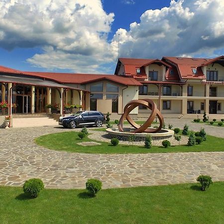 Hotel Dallas Negresti Oas Bagian luar foto