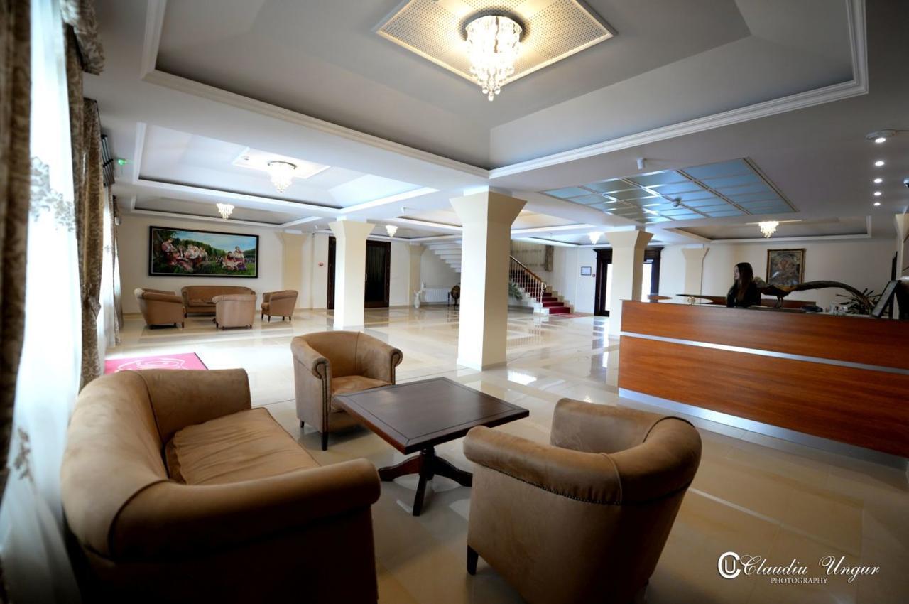 Hotel Dallas Negresti Oas Bagian luar foto