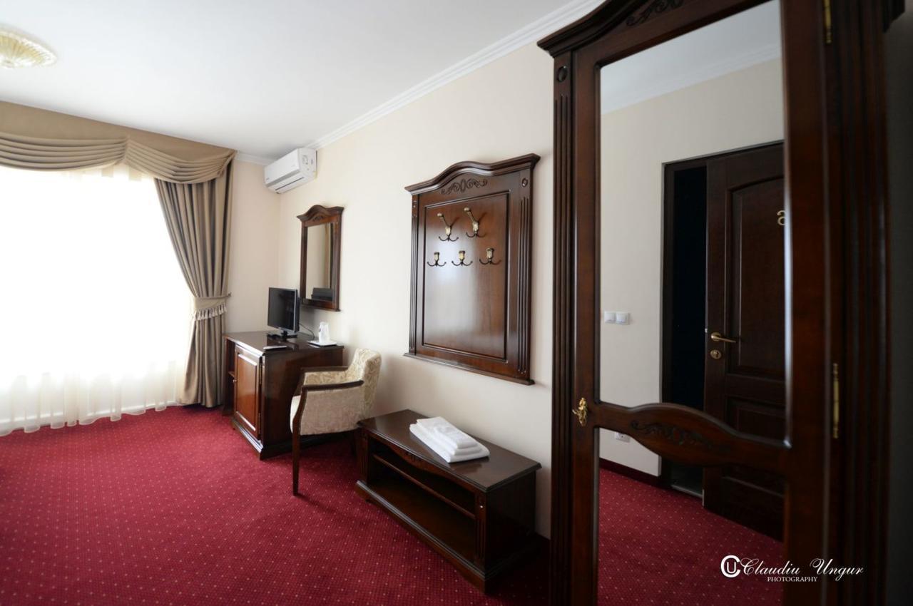 Hotel Dallas Negresti Oas Bagian luar foto