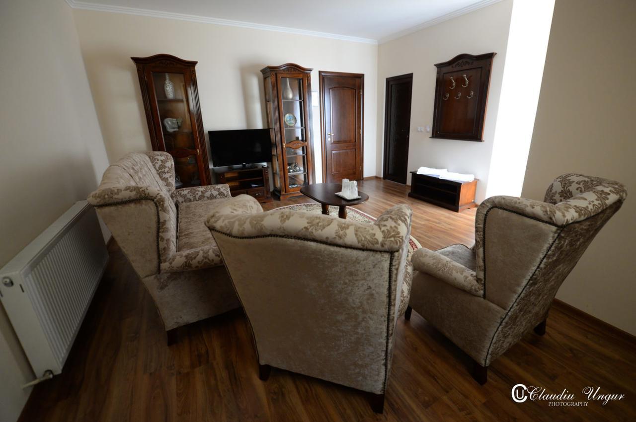 Hotel Dallas Negresti Oas Bagian luar foto