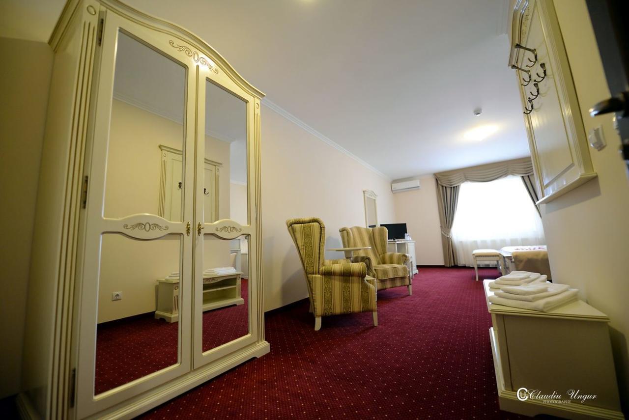 Hotel Dallas Negresti Oas Bagian luar foto