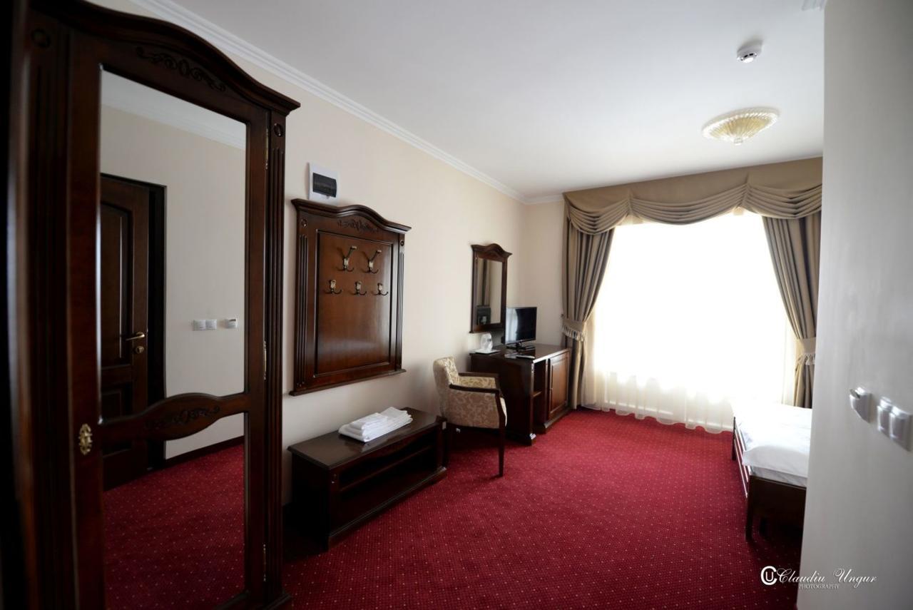 Hotel Dallas Negresti Oas Bagian luar foto