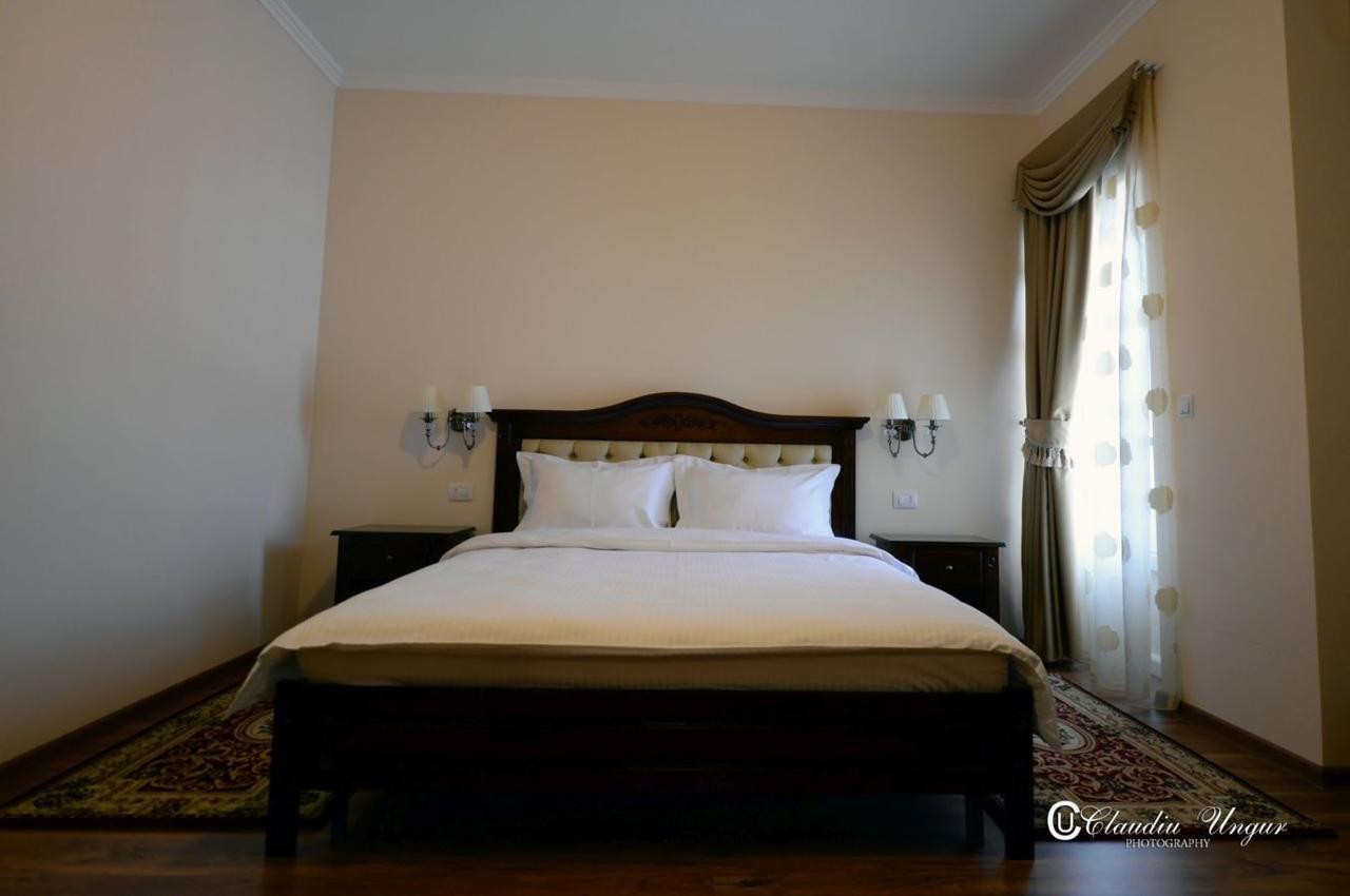 Hotel Dallas Negresti Oas Bagian luar foto